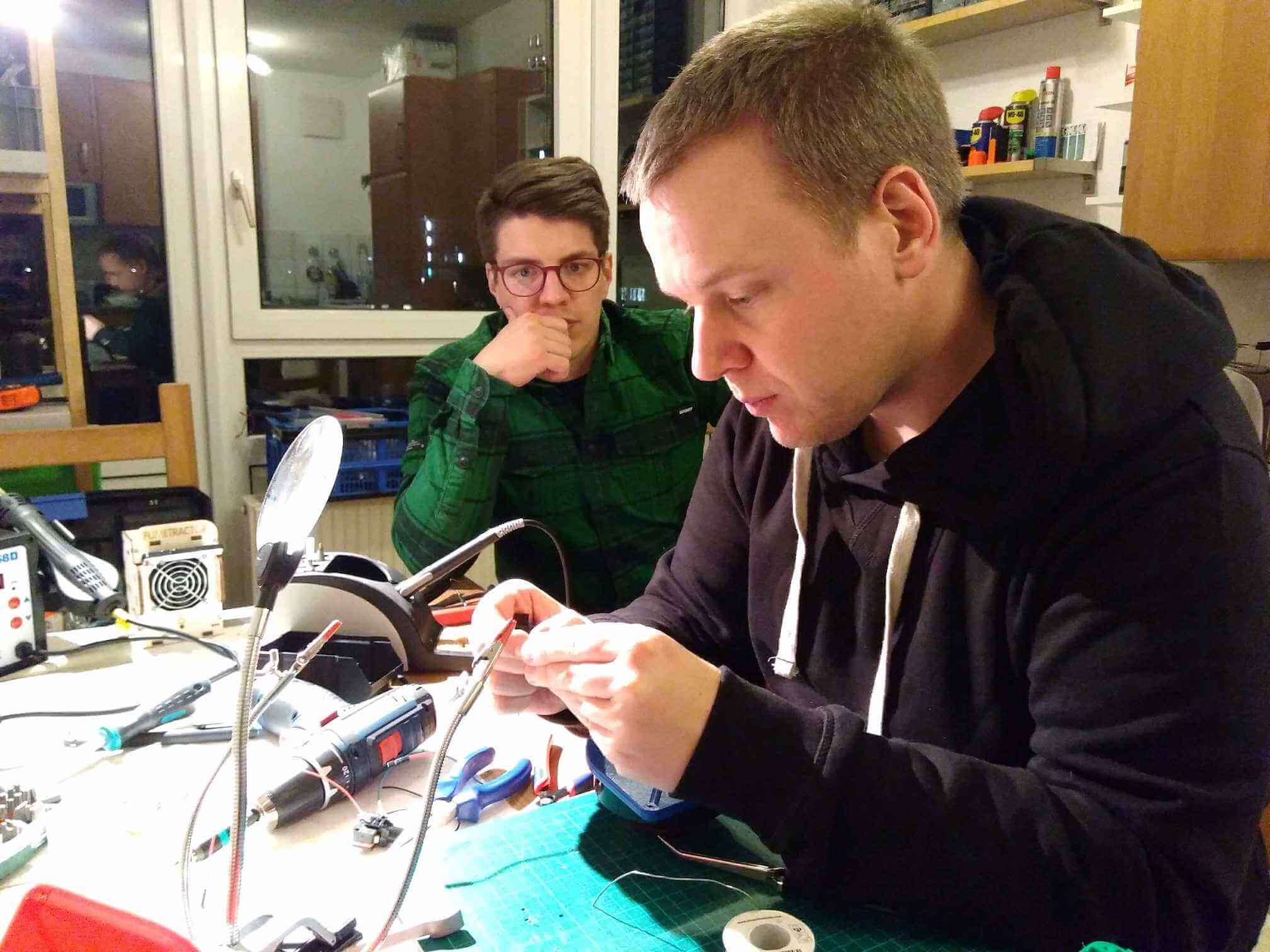 things with buzzers: Lars Heß needs to fix Andy Grunwald's hardware bugs.